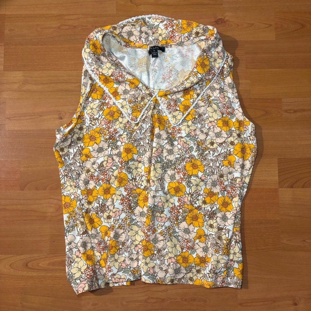 Women’s Yellow and white floral Peter Pan collared tank top size medium